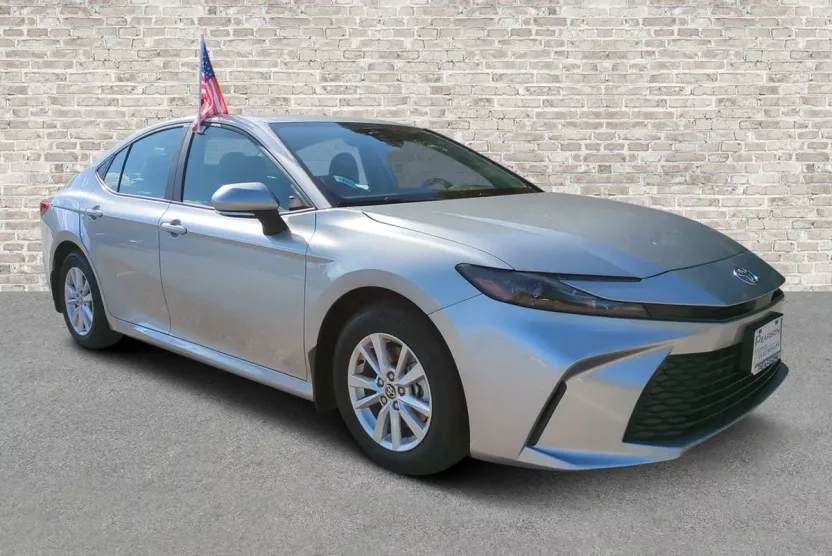 2025 Toyota Camry LE photo 1