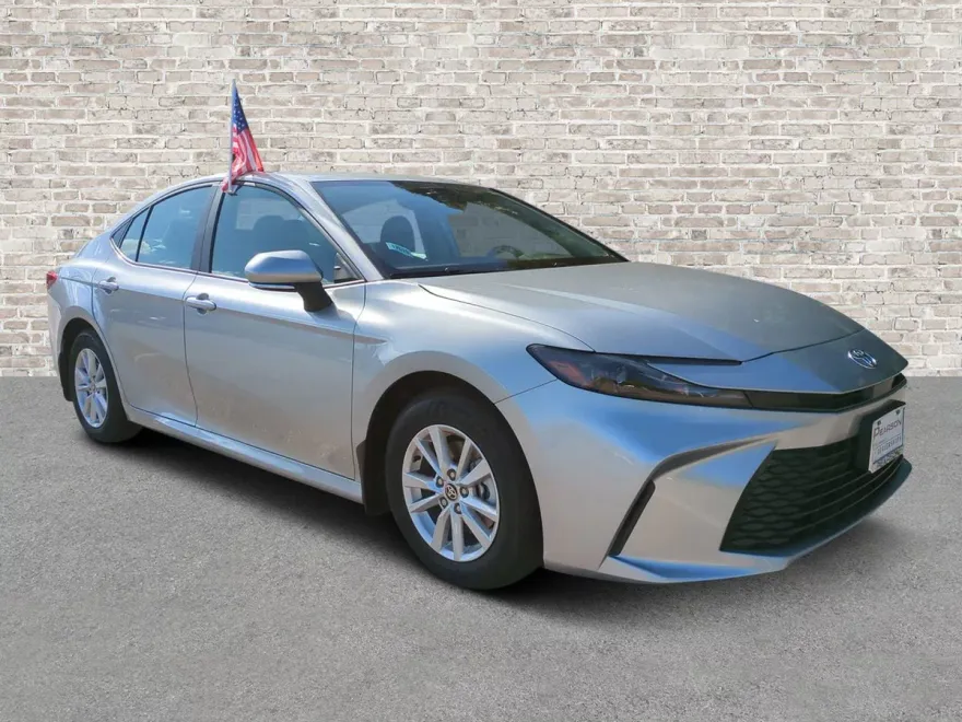 2025 Toyota Camry LE photo 1