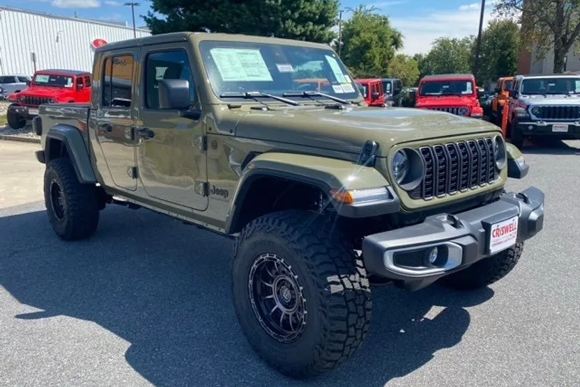 2025 Jeep Gladiator Sport S photo 1