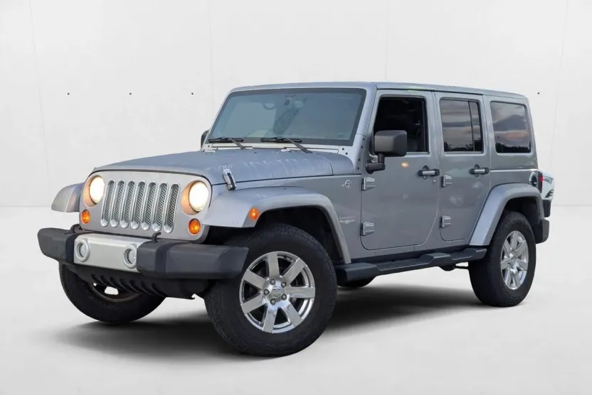 2013 Jeep Wrangler Unlimited Sahara photo 1