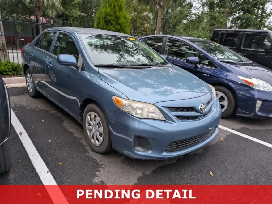 2013 Toyota Corolla L photo 1