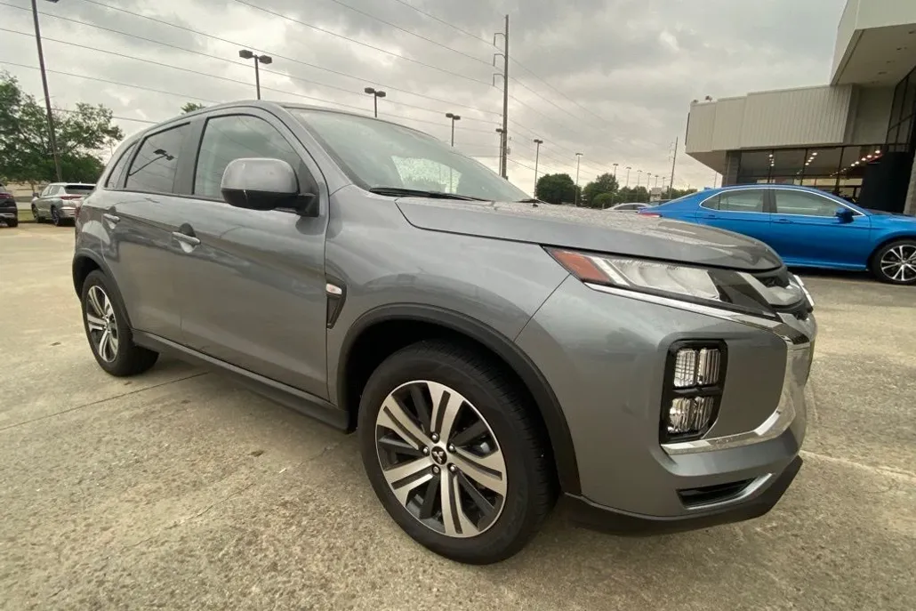 2024 Mitsubishi Outlander Sport ES photo 1