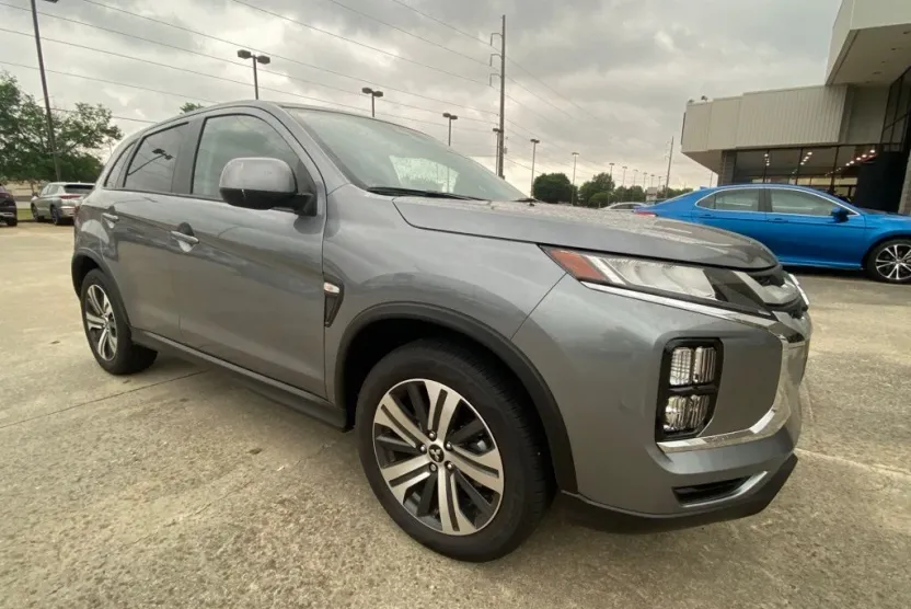 2024 Mitsubishi Outlander Sport ES photo 1
