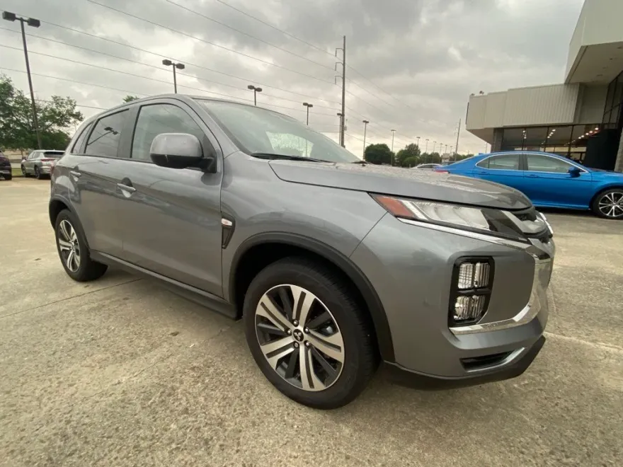 2024 Mitsubishi Outlander Sport ES photo 1