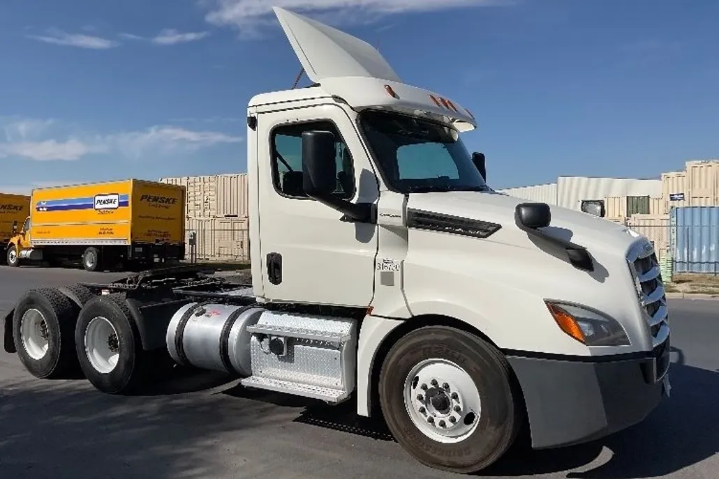 2018 Freightliner Cascadia 126" Day cab photo 1