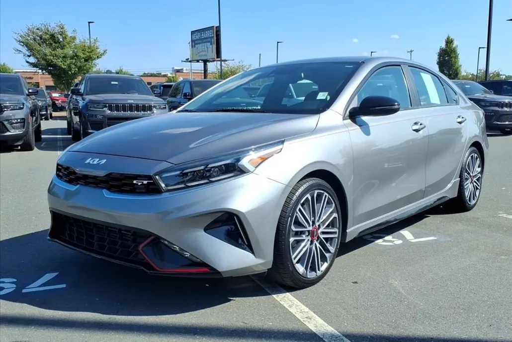 2022 Kia Forte GT photo 1