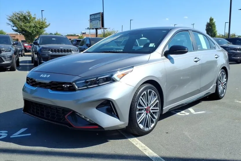 2022 Kia Forte GT photo 1
