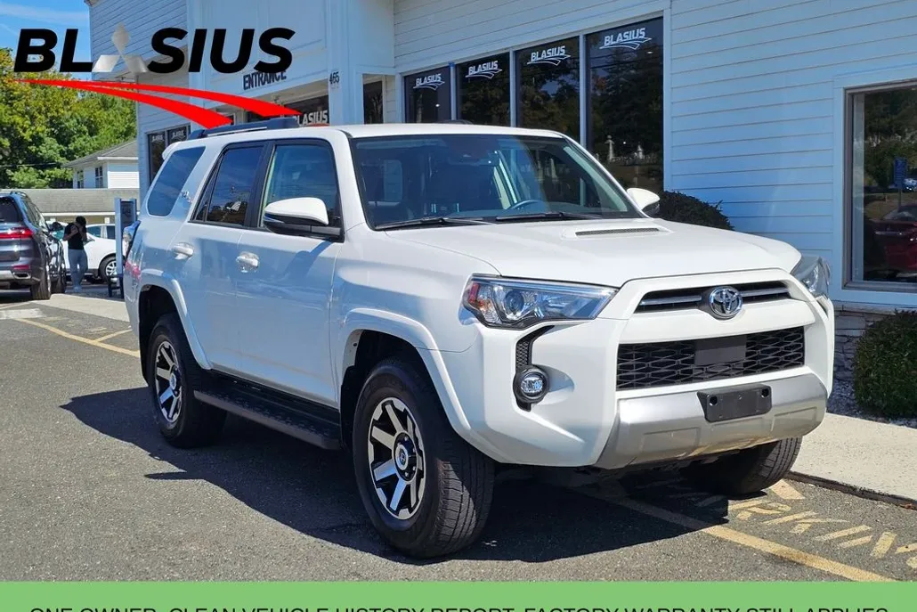 2024 Toyota 4Runner TRD Off-Road Premium photo 1