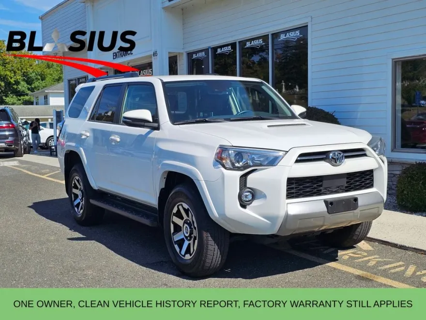 2024 Toyota 4Runner TRD Off-Road Premium photo 1