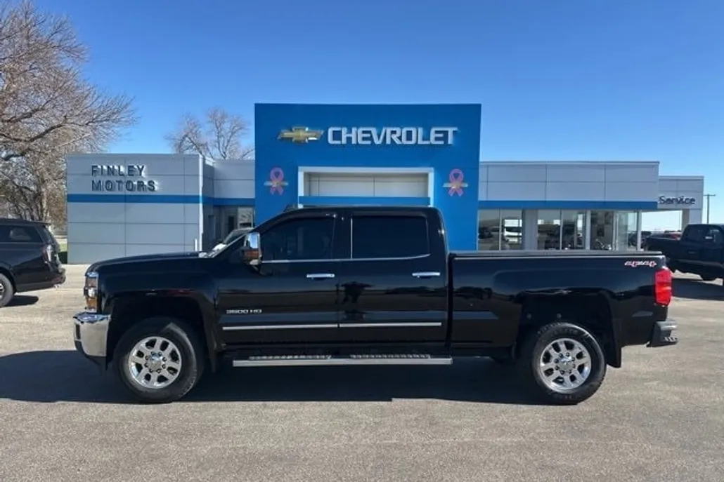 2015 Chevrolet Silverado 3500HD LTZ photo 1