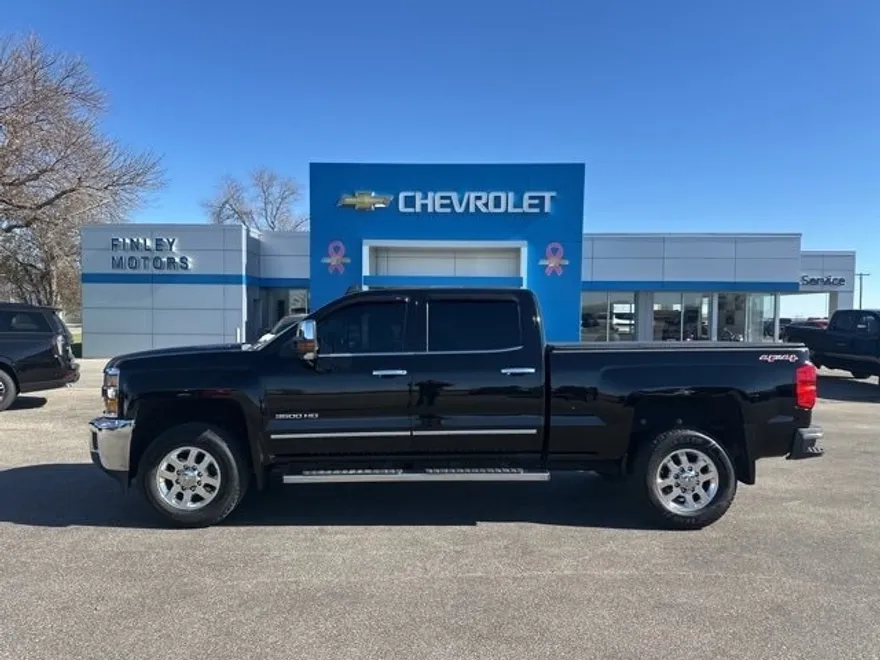 2015 Chevrolet Silverado 3500HD LTZ photo 1