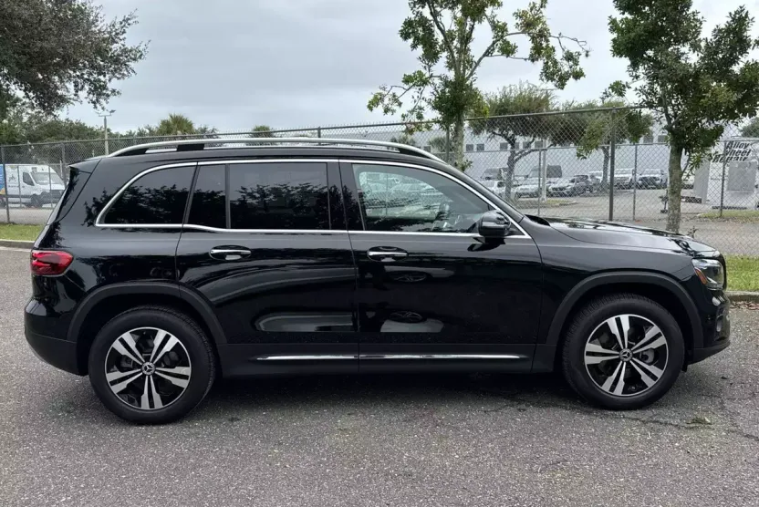 2025 Mercedes Benz GLB 250 photo 1