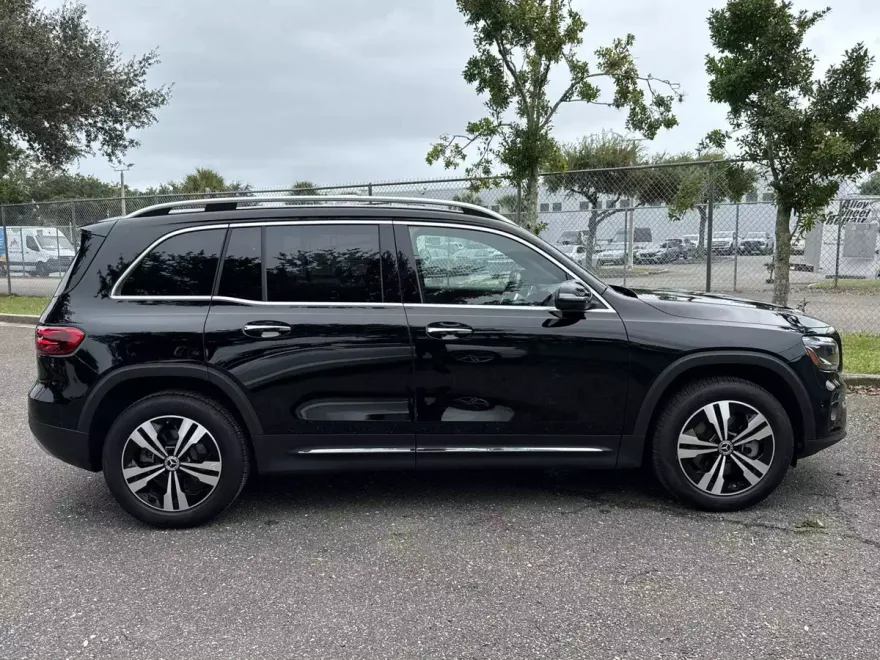 2025 Mercedes Benz GLB 250 photo 1