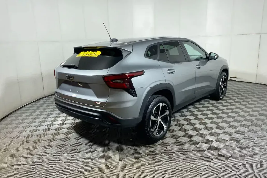 2024 Chevrolet Trax photo 1