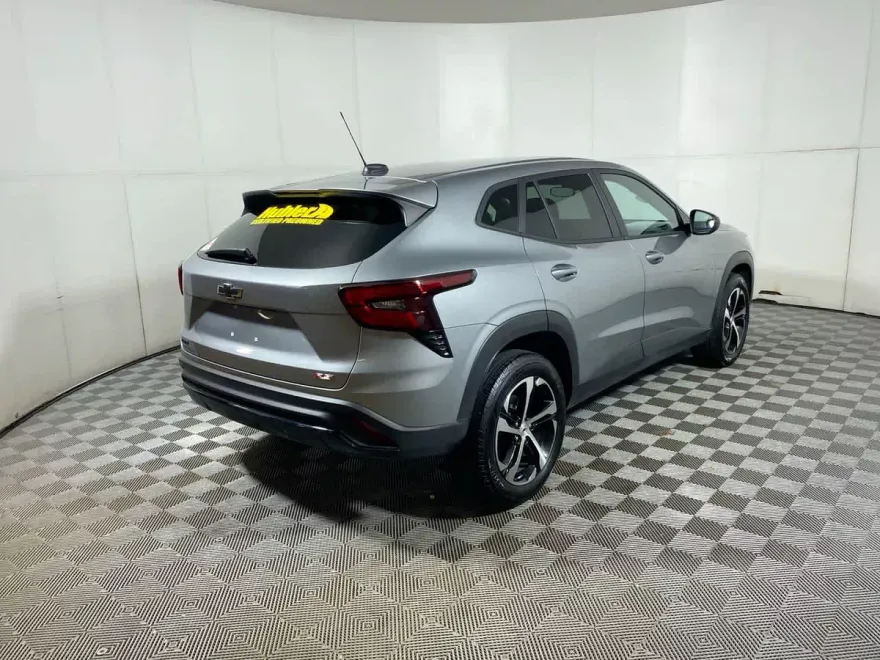 2024 Chevrolet Trax photo 1