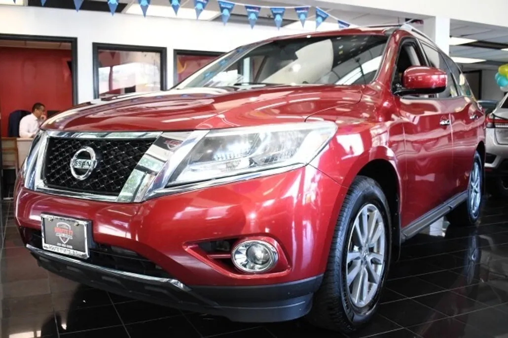 2016 Nissan Pathfinder Platinum photo 1