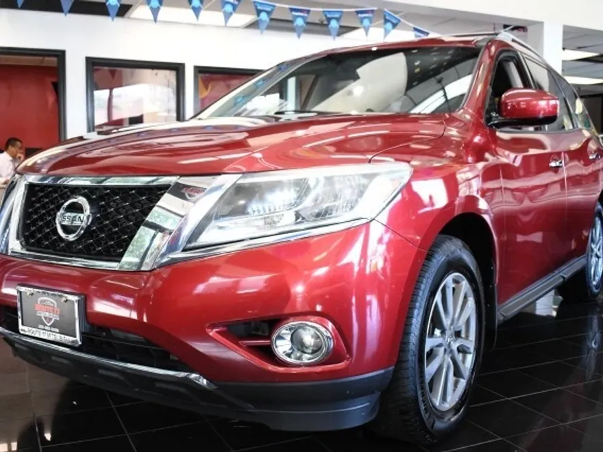 2016 Nissan Pathfinder Platinum photo 1