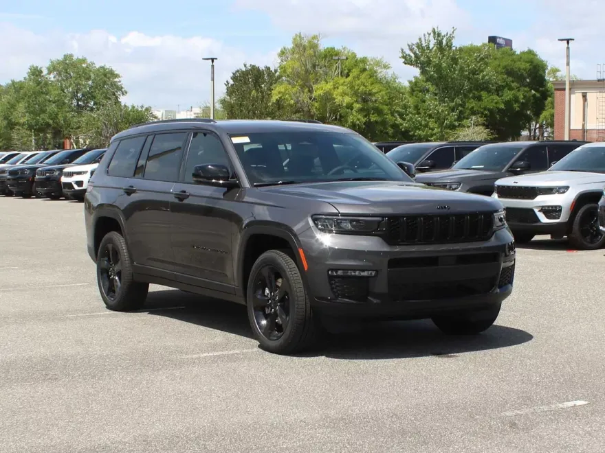 2025 Jeep Grand Cherokee Limited photo 1
