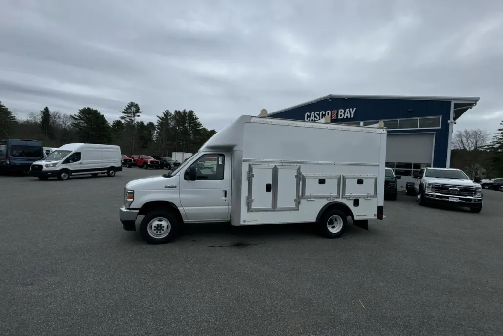 2026 Ford E-450 Cutaway photo 1