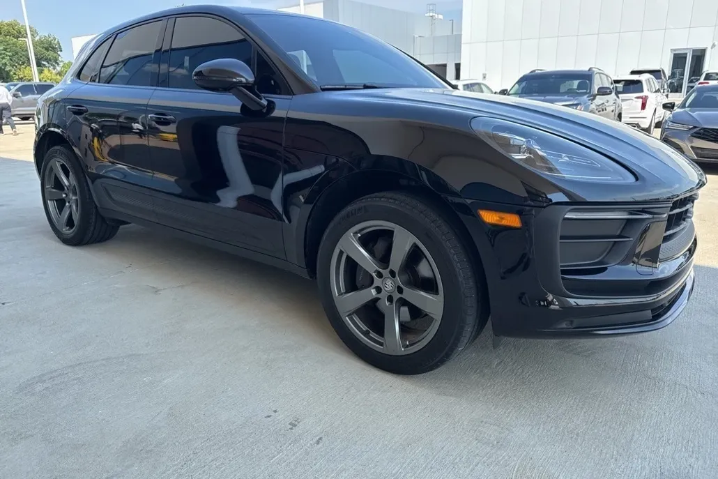 2022 Porsche Macan Base photo 1