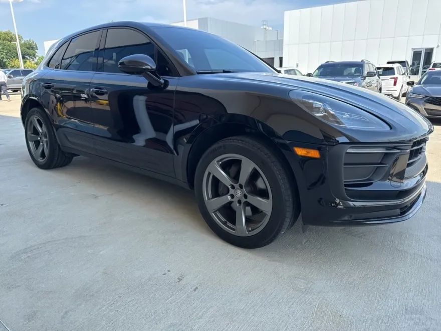 2022 Porsche Macan Base photo 1