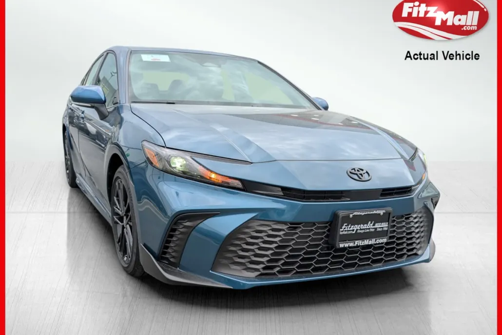2025 Toyota Camry Hybrid SE photo 1