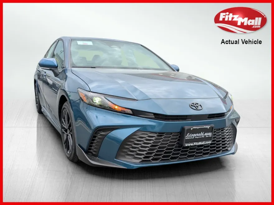 2025 Toyota Camry Hybrid SE photo 1