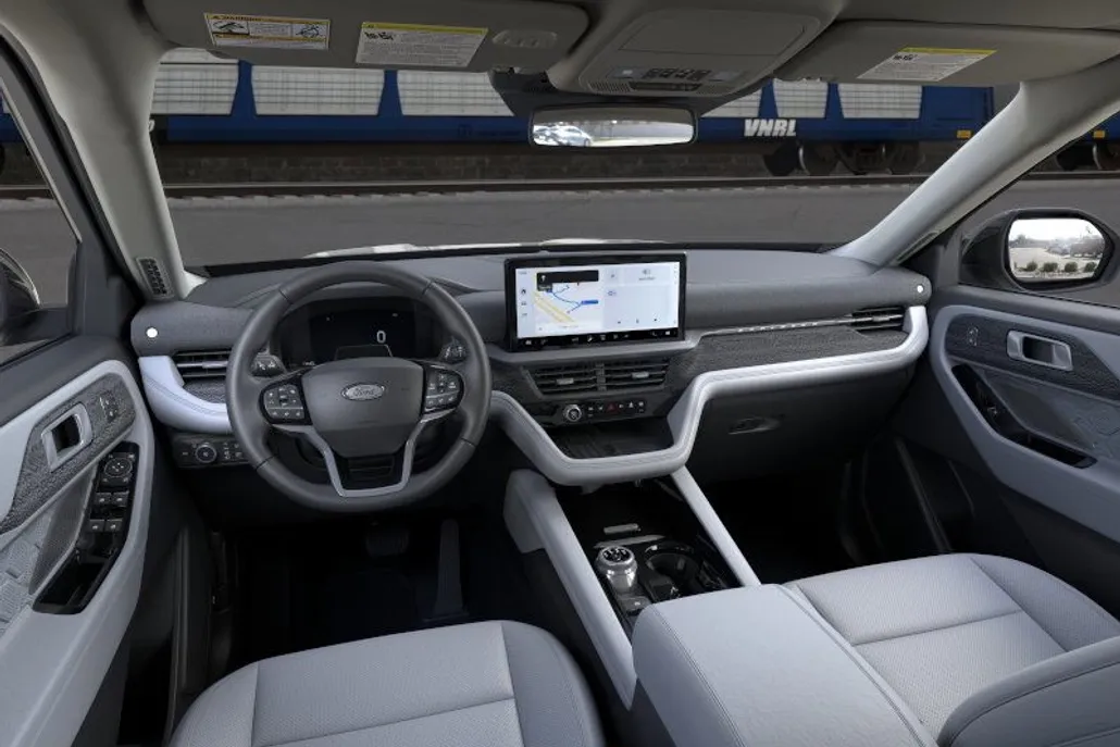 2025 Ford Explorer Platinum photo 1