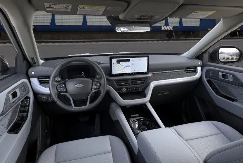 2025 Ford Explorer Platinum photo 1