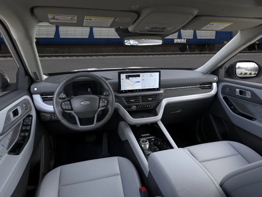 2025 Ford Explorer Platinum photo 1