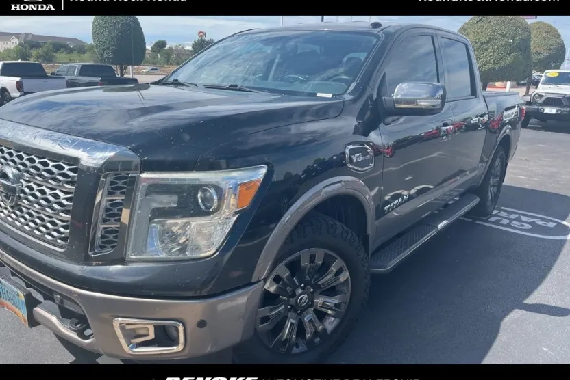 2017 Nissan Titan Platinum Reserve photo 1