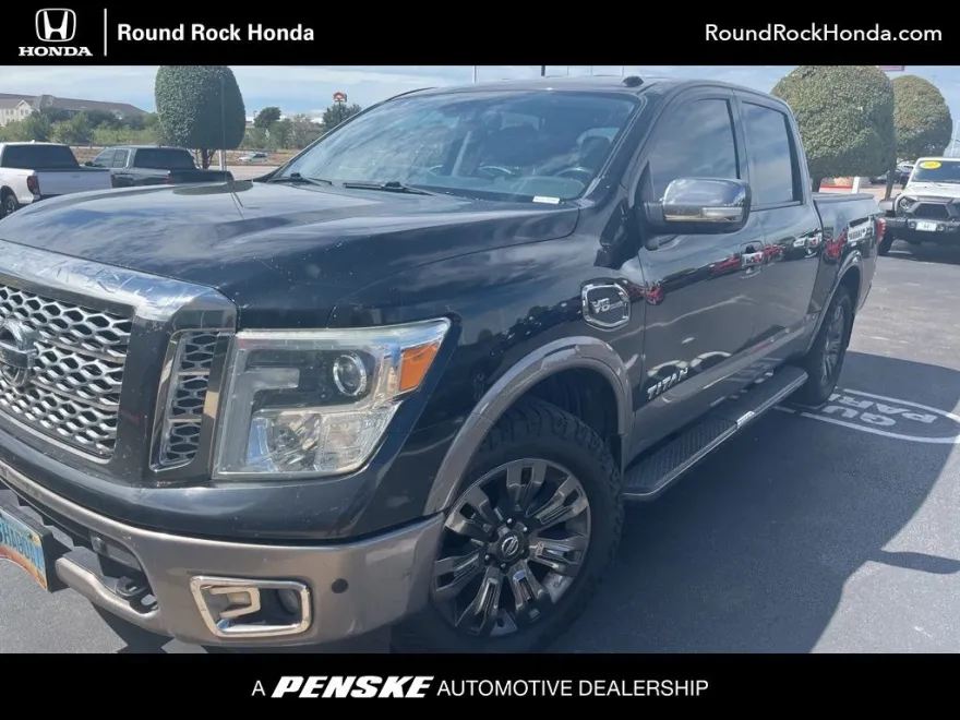 2017 Nissan Titan Platinum Reserve photo 1
