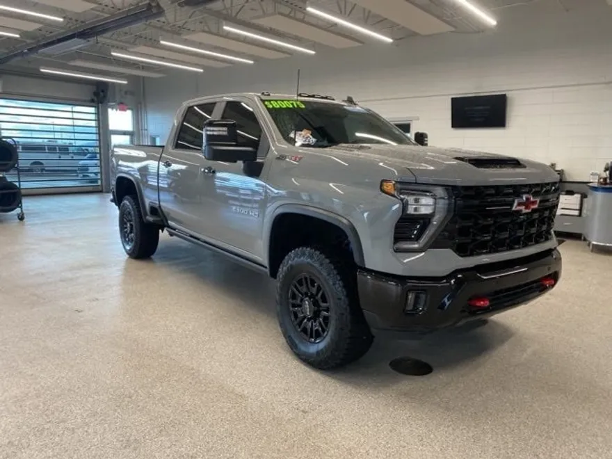 2025 Chevrolet Silverado 2500HD ZR2 photo 1