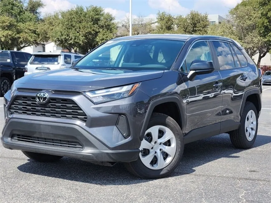 2025 Toyota RAV4 LE photo 1