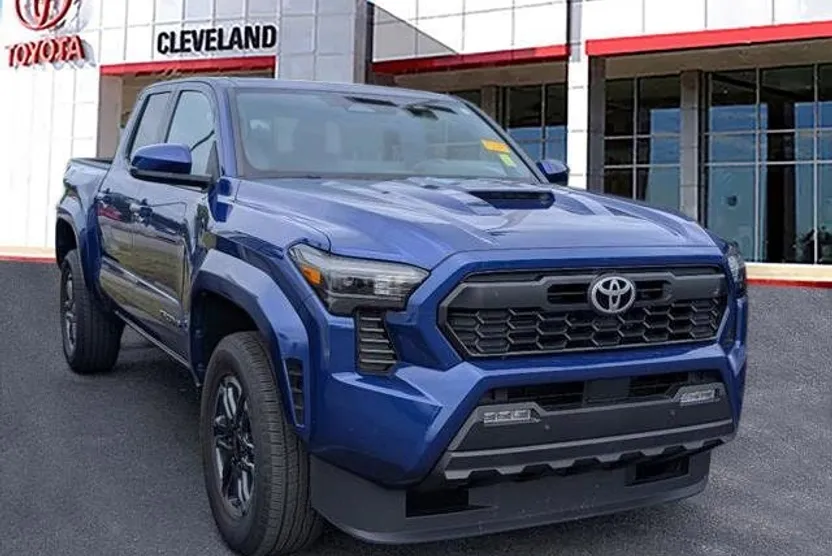 2024 Toyota Tacoma TRD Sport photo 1