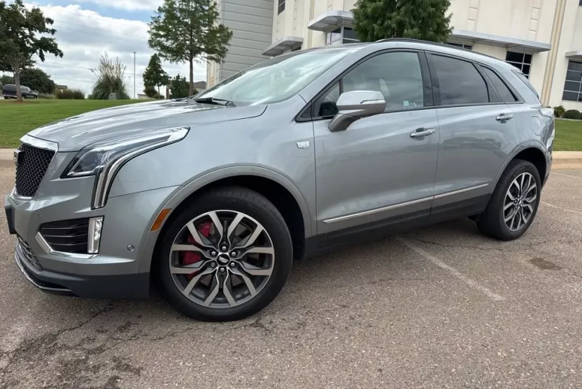 2023 Cadillac XT5 Platinum Sport photo 1