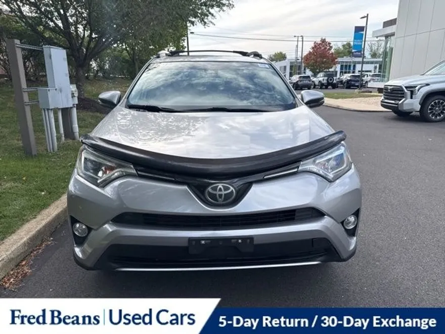 2018 Toyota RAV4 Limited photo 1