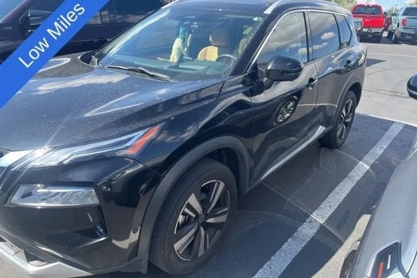 2023 Nissan Rogue Platinum photo 1