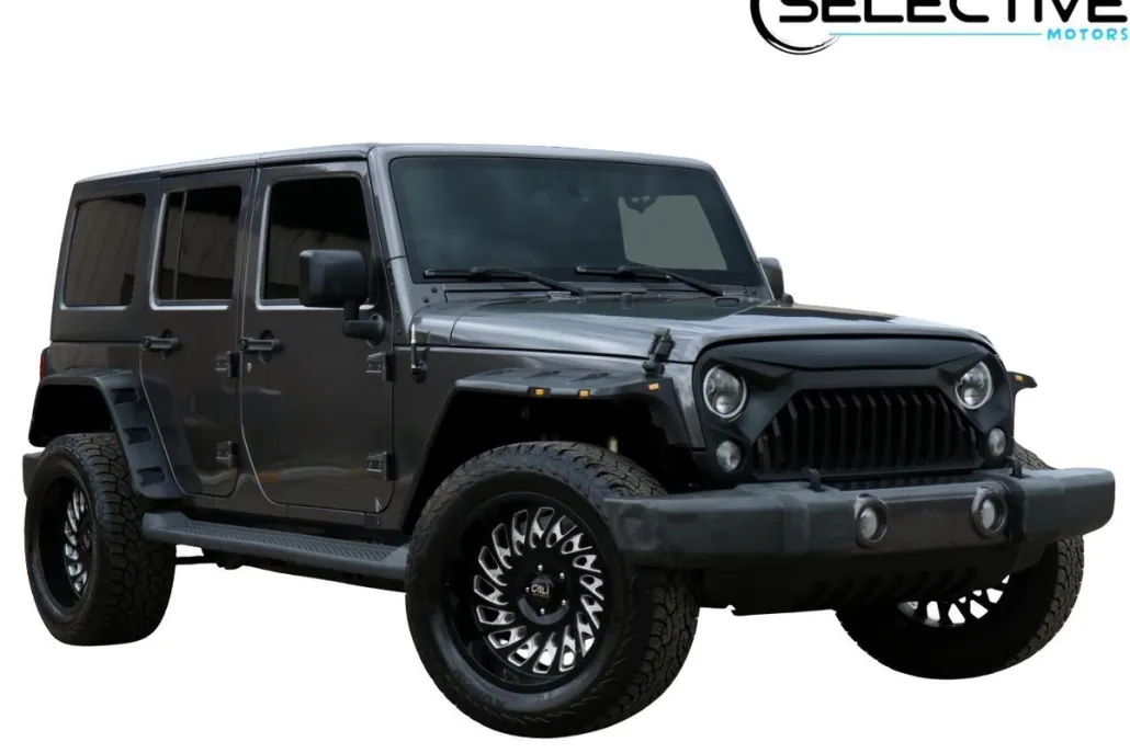2016 Jeep Wrangler Unlimited Sahara photo 1