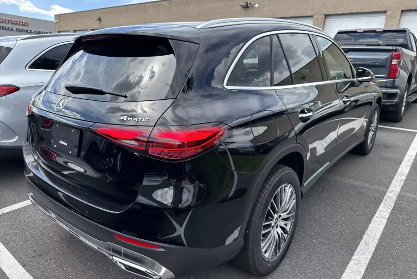 2025 Mercedes Benz GLC 300 4MATIC photo 1