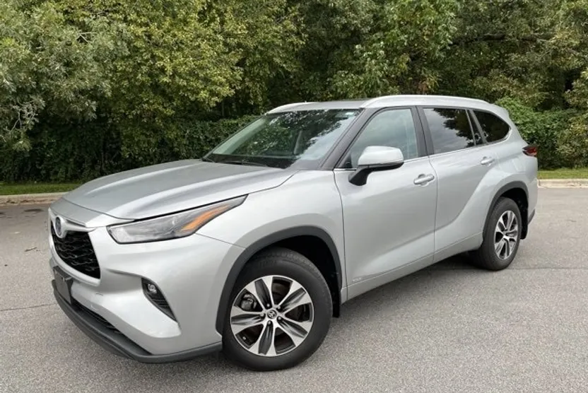 2023 Toyota Highlander Hybrid XLE photo 1