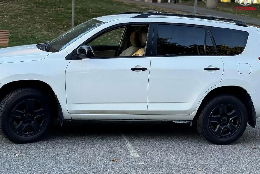 2010 Toyota RAV4 Sport photo 1