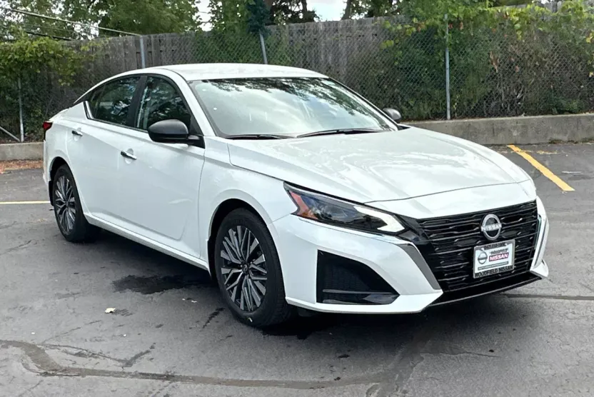 2025 Nissan Altima SV photo 1