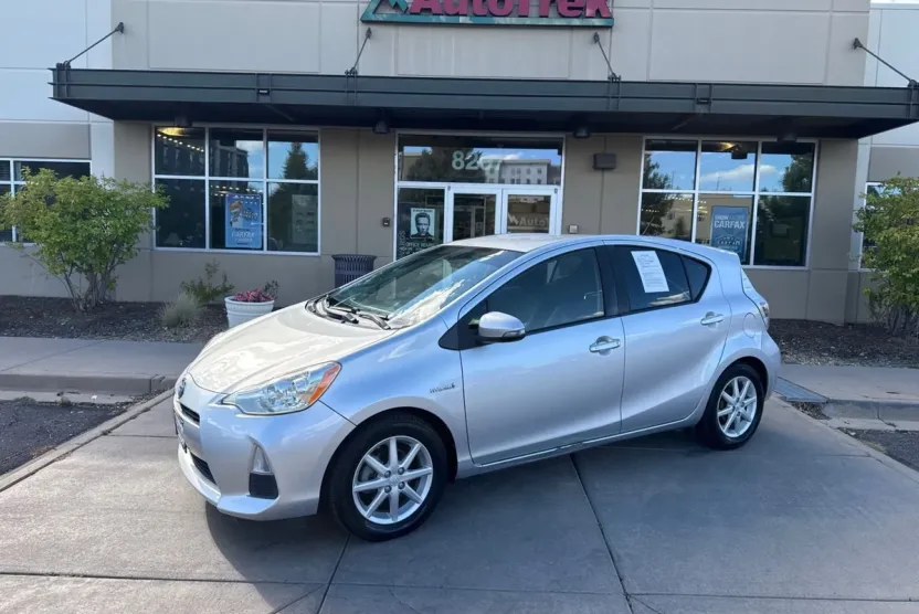 2013 Toyota Prius C Three photo 1