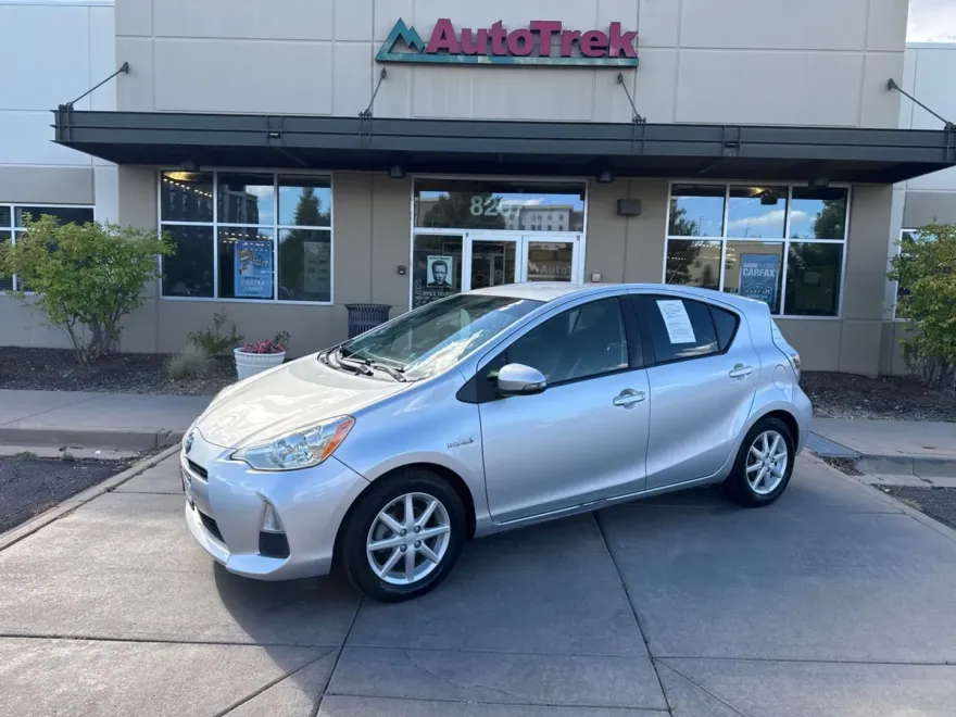2013 Toyota Prius C Three photo 1