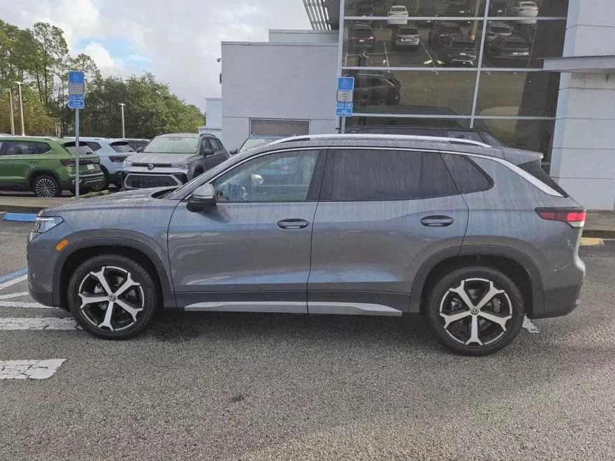 2025 Volkswagen Tiguan SE photo 1