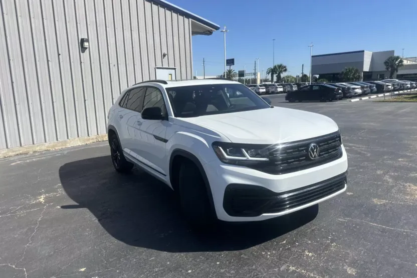 2023 Volkswagen Atlas Cross Sport V6 SEL photo 1
