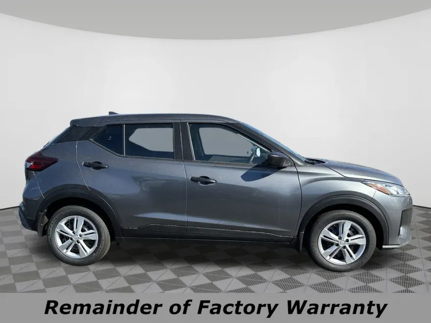 2025 Nissan Kicks Play S photo 1
