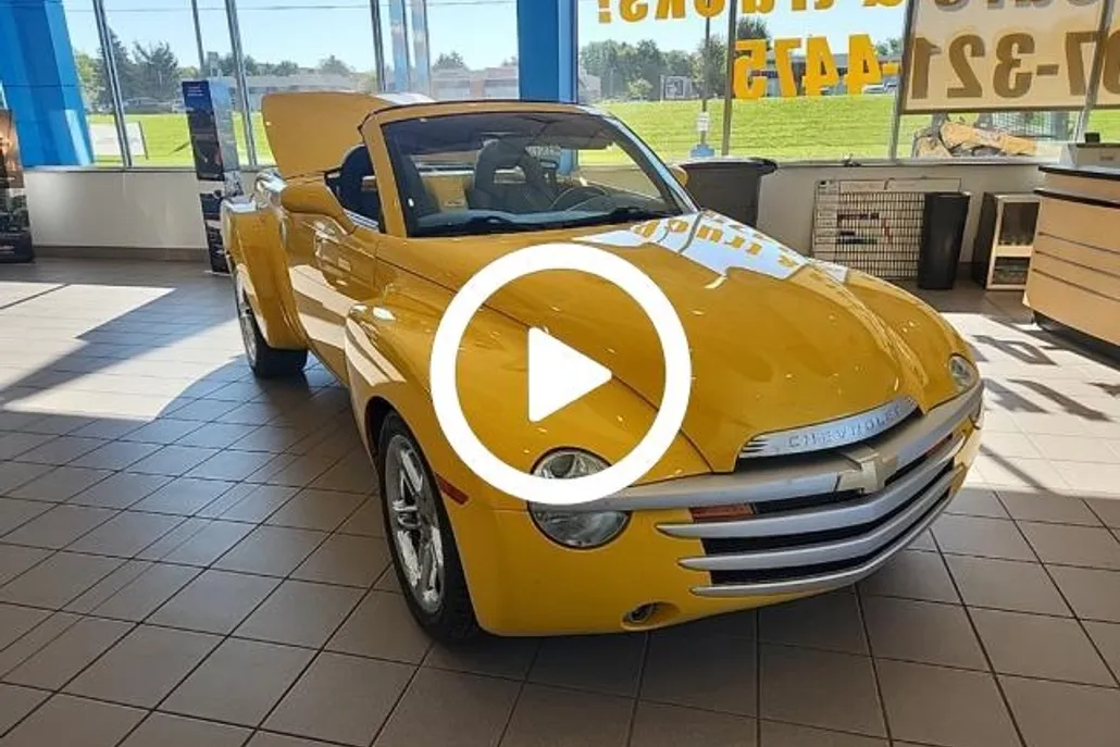 2004 Chevrolet SSR photo 1