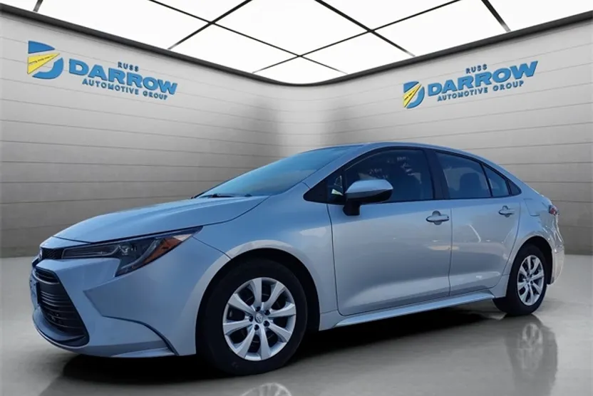2024 Toyota Corolla LE photo 1